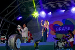 Nina Miranda and Peu Meurray in Trafalgar Square, London, August 08 2015, for Brasil Day, by Ronise Nepomuceno